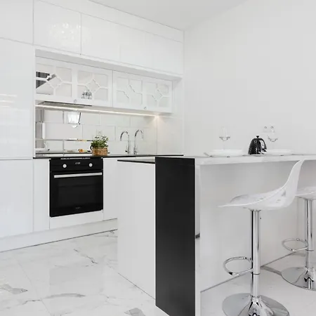 Elegant Apartments With Balcony & Parking Warsaw By Noclegi Renters Exterior foto