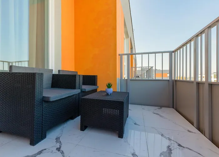 Elegant Apartments With Balcony & Parking Warsaw By Noclegi Renters
