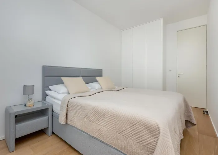 Elegant Apartments With Balcony & Parking Warsaw By Noclegi Renters