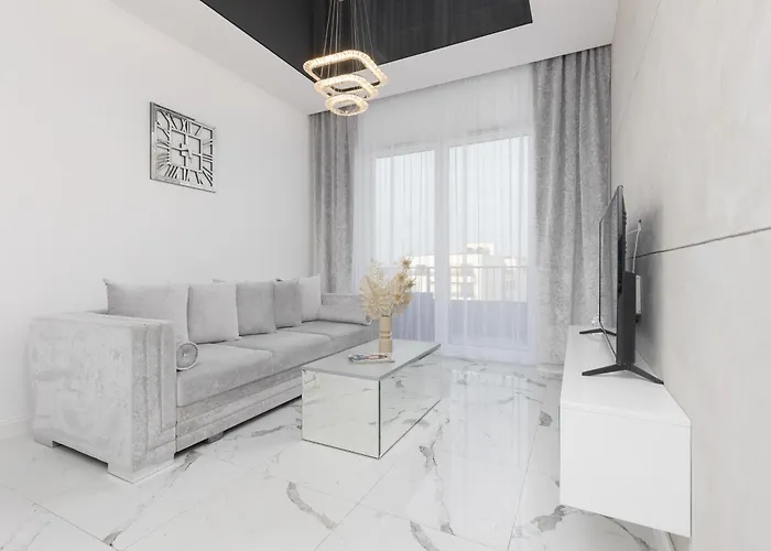 Elegant Apartments With Balcony & Parking Warsaw By Noclegi Renters