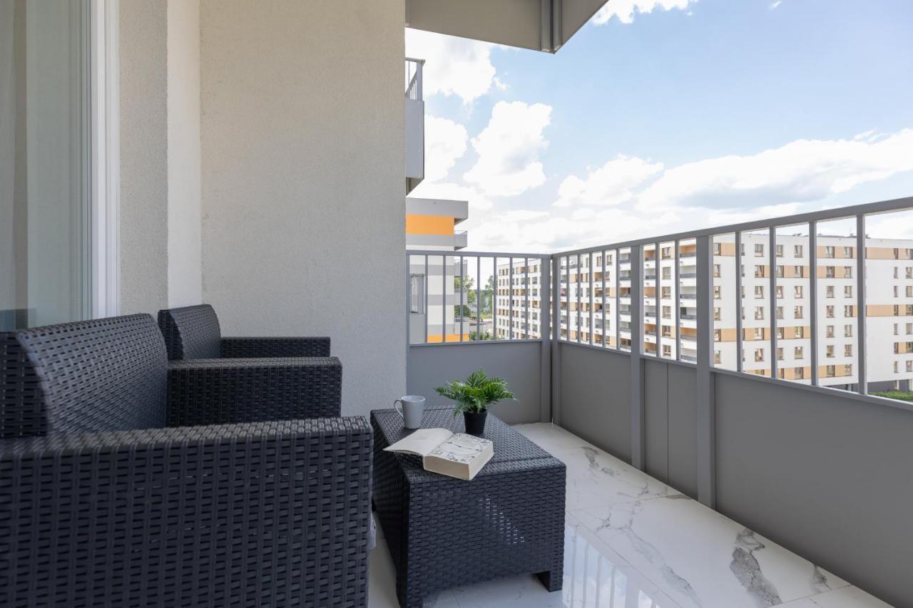 Elegant With Balcony & Parking By Renters Apartment Warschau