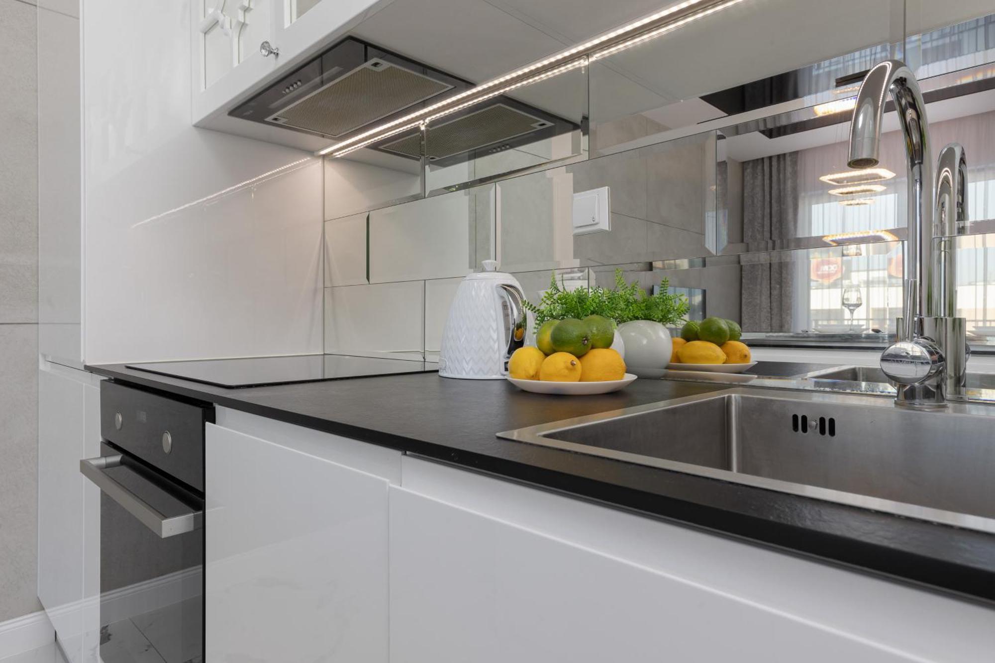 Elegant With Balcony & Parking By Renters * Warschau