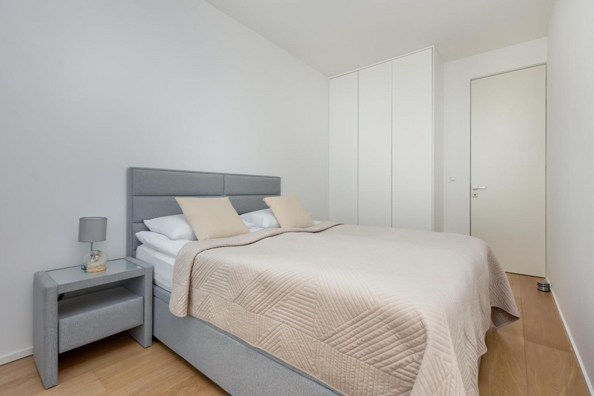 Elegant With Balcony & Parking By Renters Апартаменти