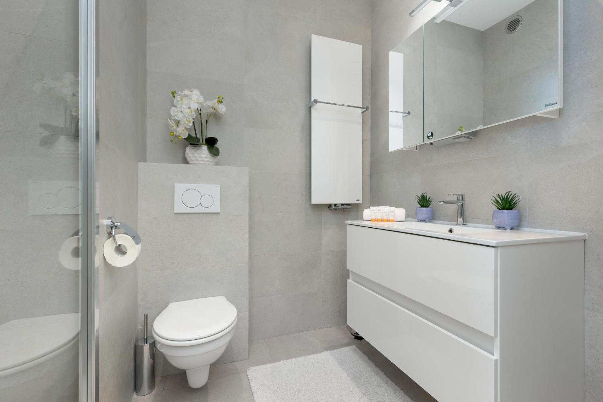 Апартаменти Elegant With Balcony & Parking By Renters *