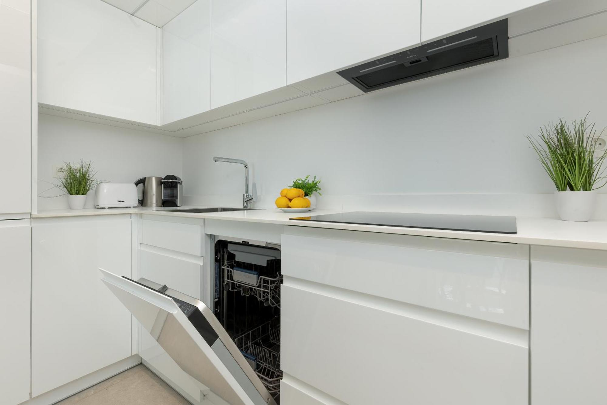 Elegant With Balcony & Parking By Renters Апартаменти *