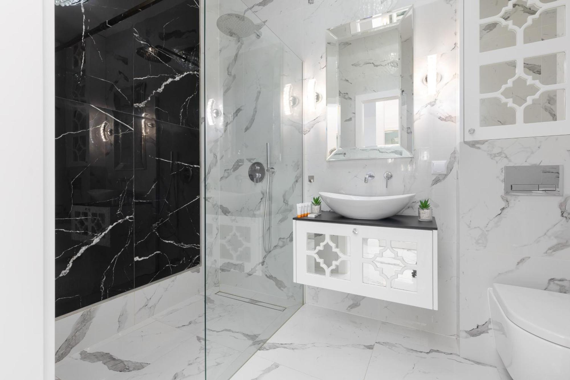 Апартаменти Elegant With Balcony & Parking By Renters *