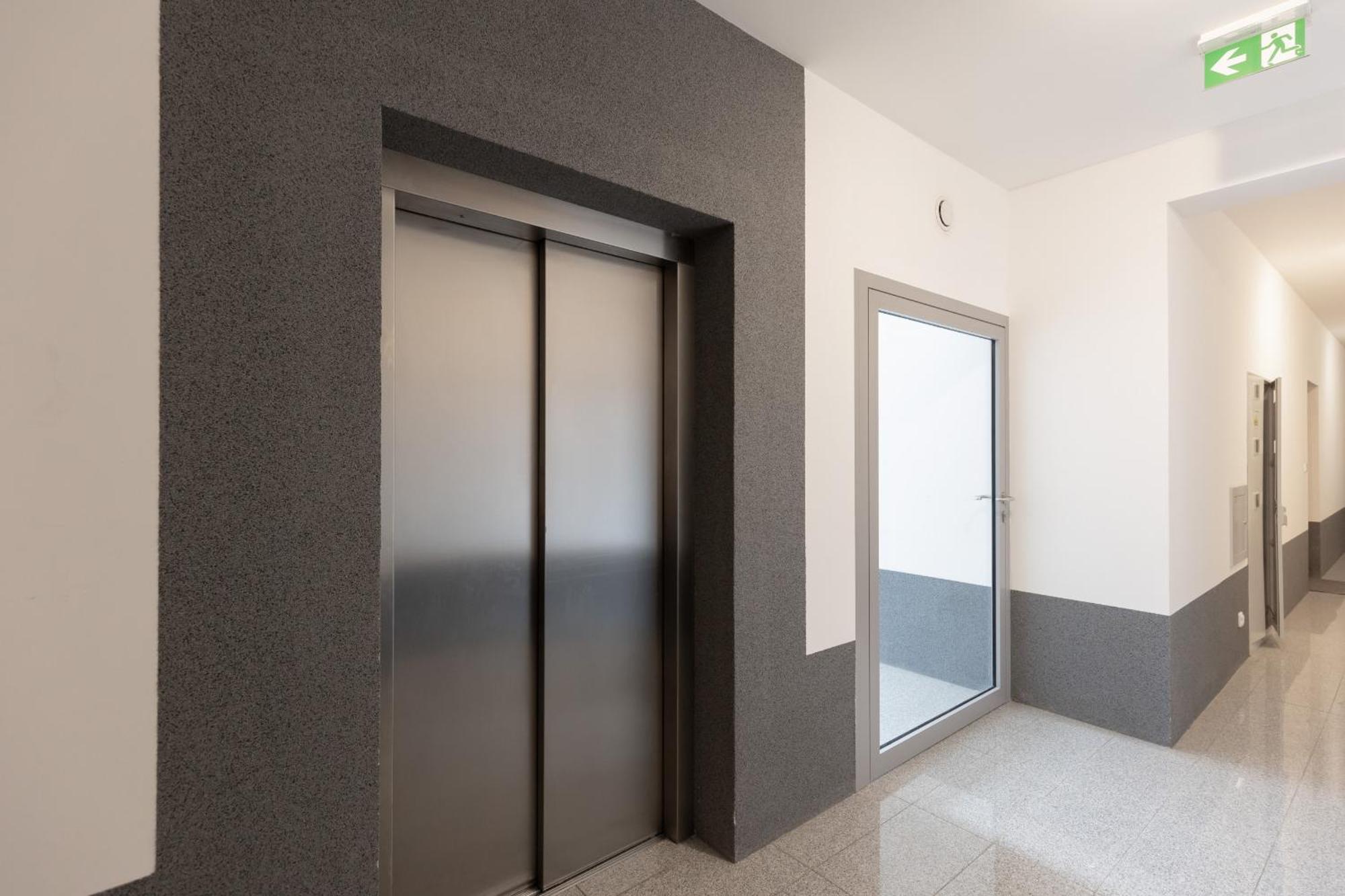 Elegant With Balcony & Parking By Renters * Warschau