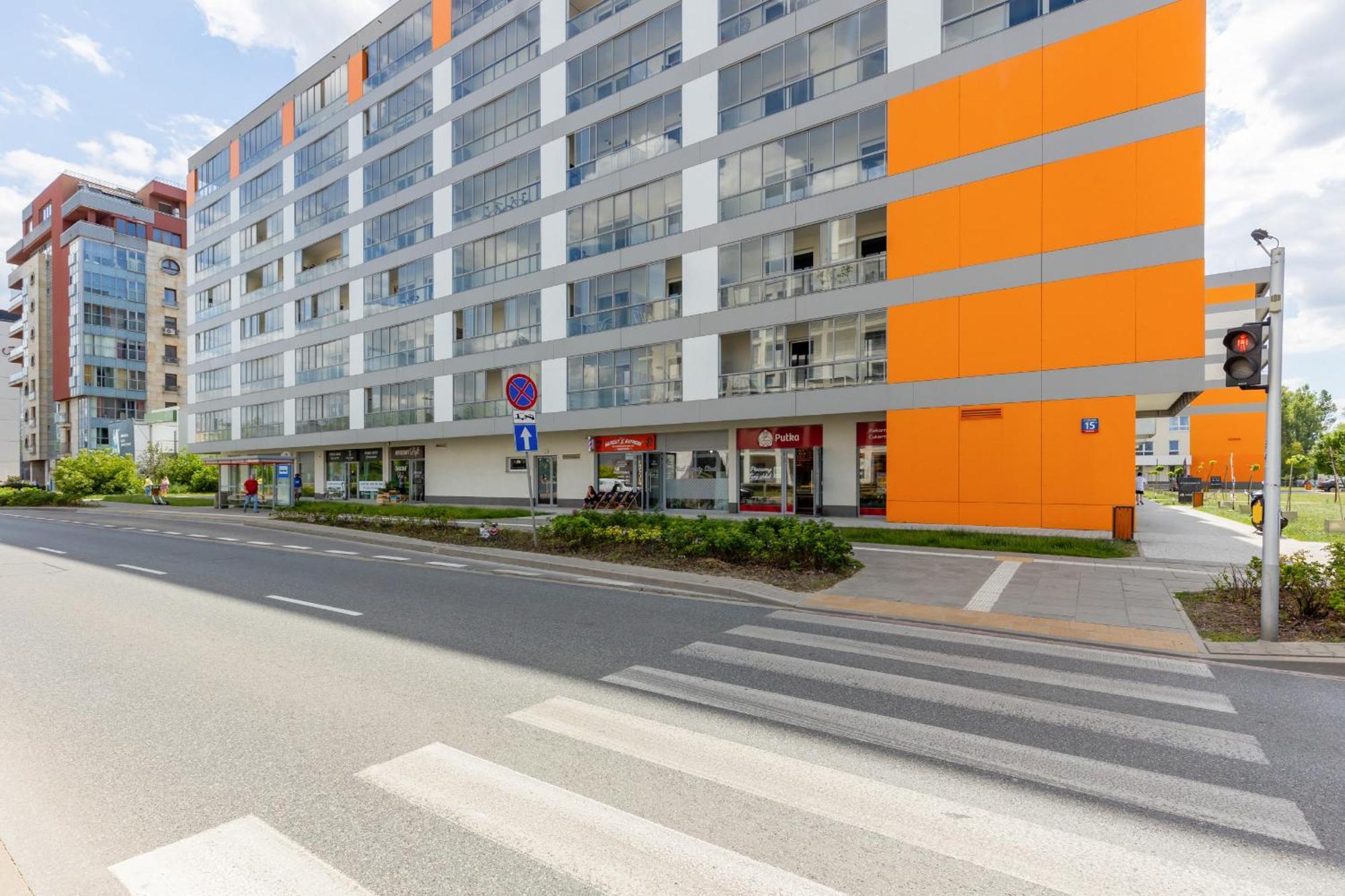 Апартаменти Elegant With Balcony & Parking By Renters